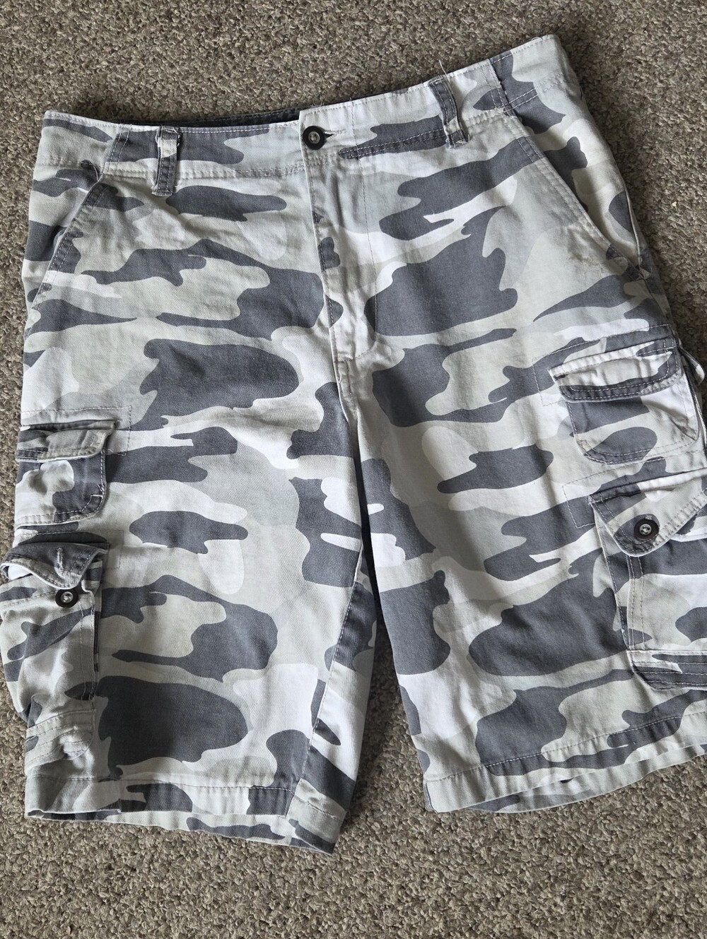 Y2K OP Ocean Pacific Mens Camo Cargo Shorts Size 34 Gray White Woodland Camo